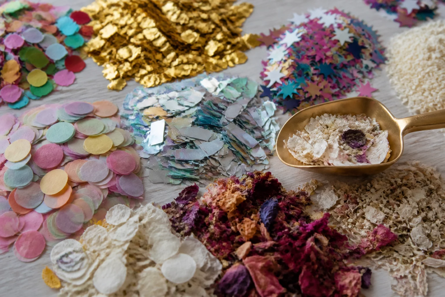 What types of confetti are available